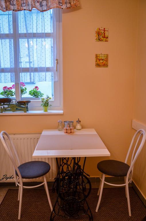 Abraham Vintage Szobak & Apartmanok Pecs Ngoại thất bức ảnh