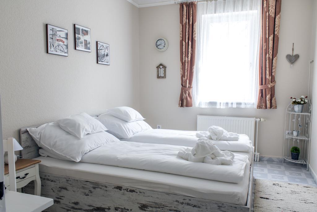 Abraham Vintage Szobak & Apartmanok Pecs Ngoại thất bức ảnh