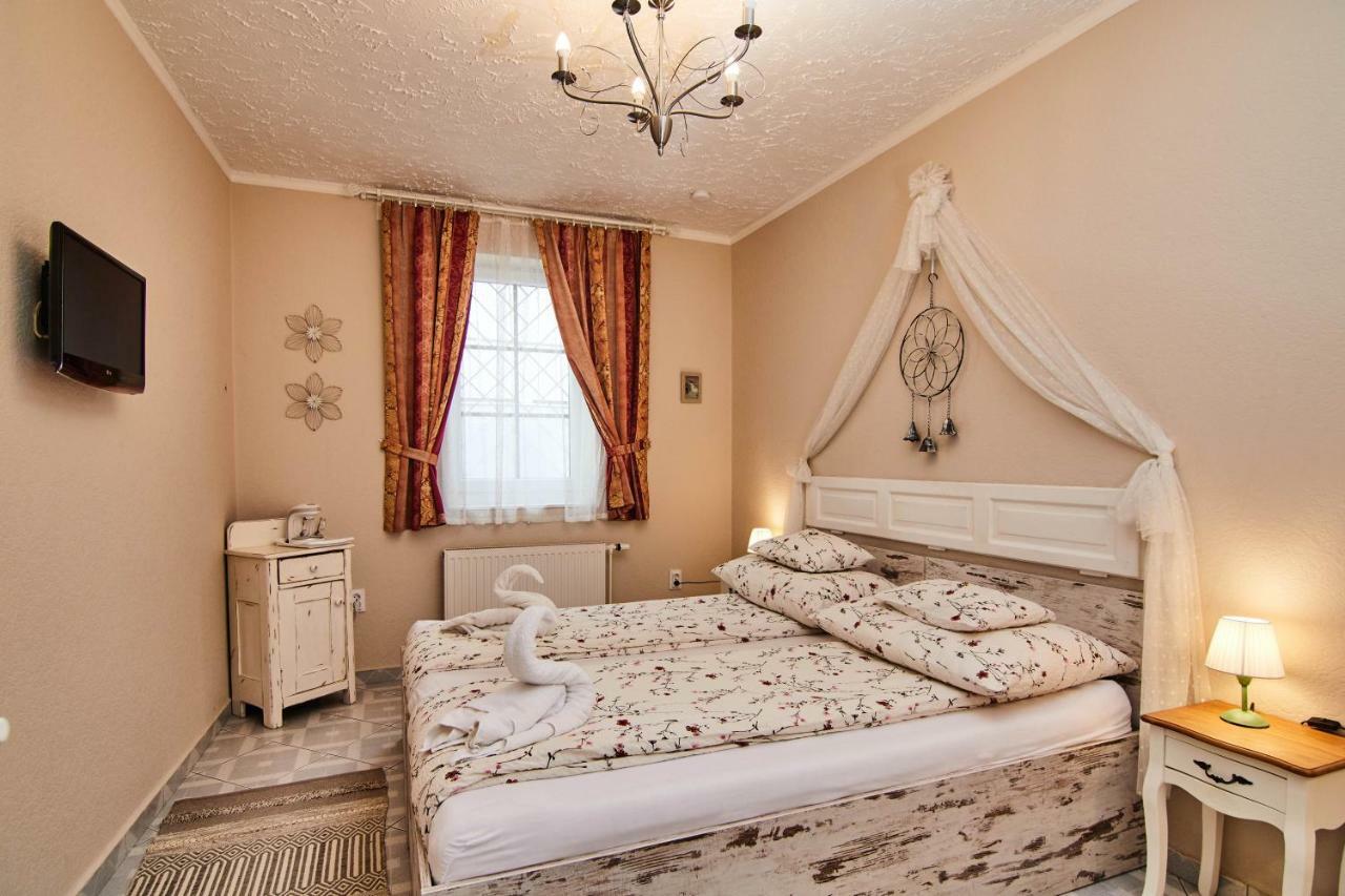 Abraham Vintage Szobak & Apartmanok Pecs Ngoại thất bức ảnh